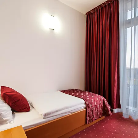 Izvir - Sava & 4*