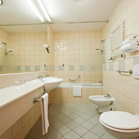 Izvir - Sava & 4*